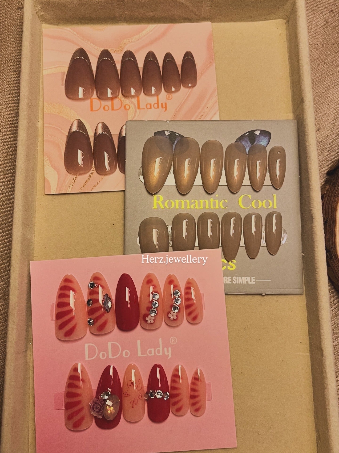 Press on nails