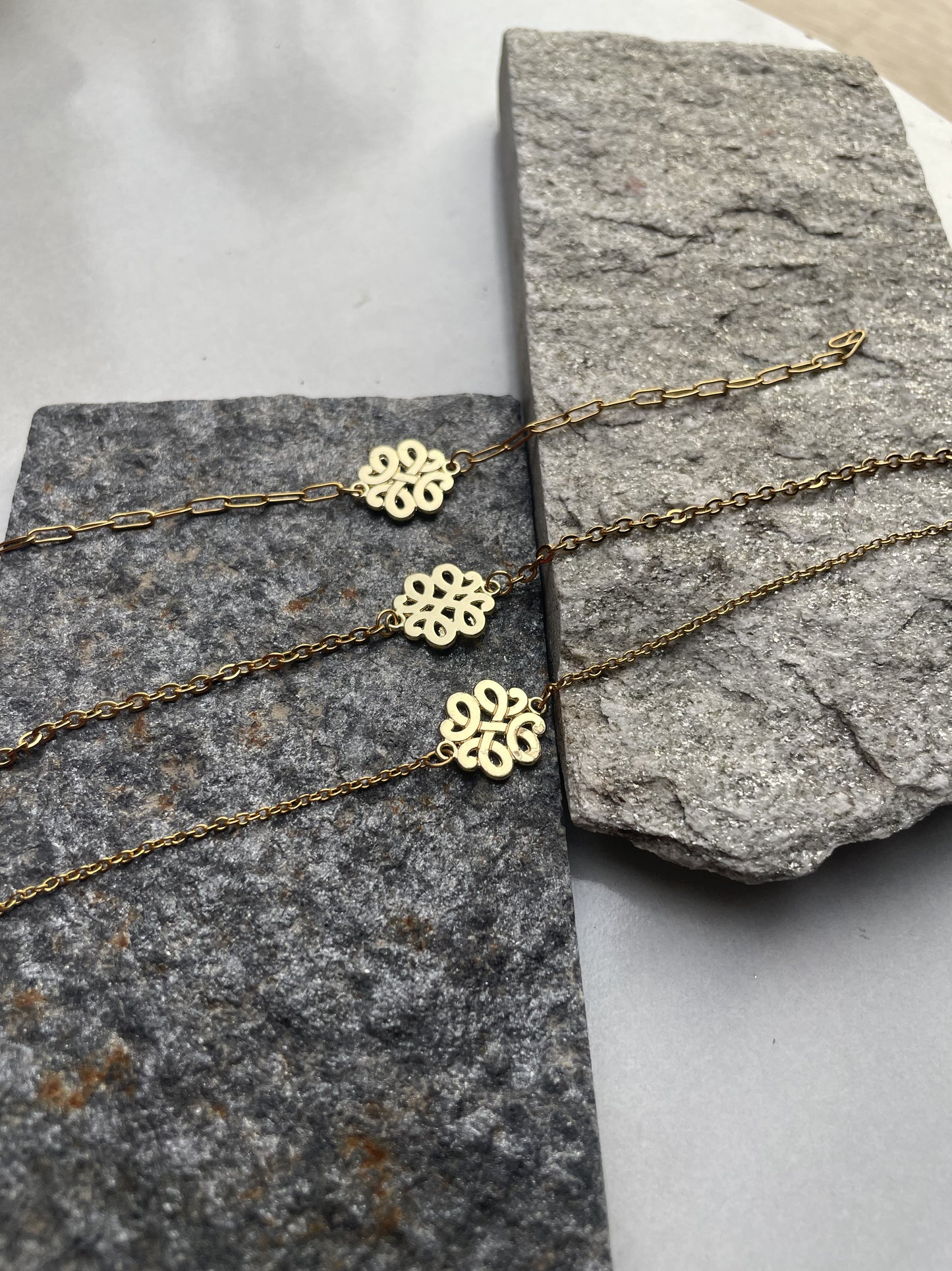 Flower charmed bracelet