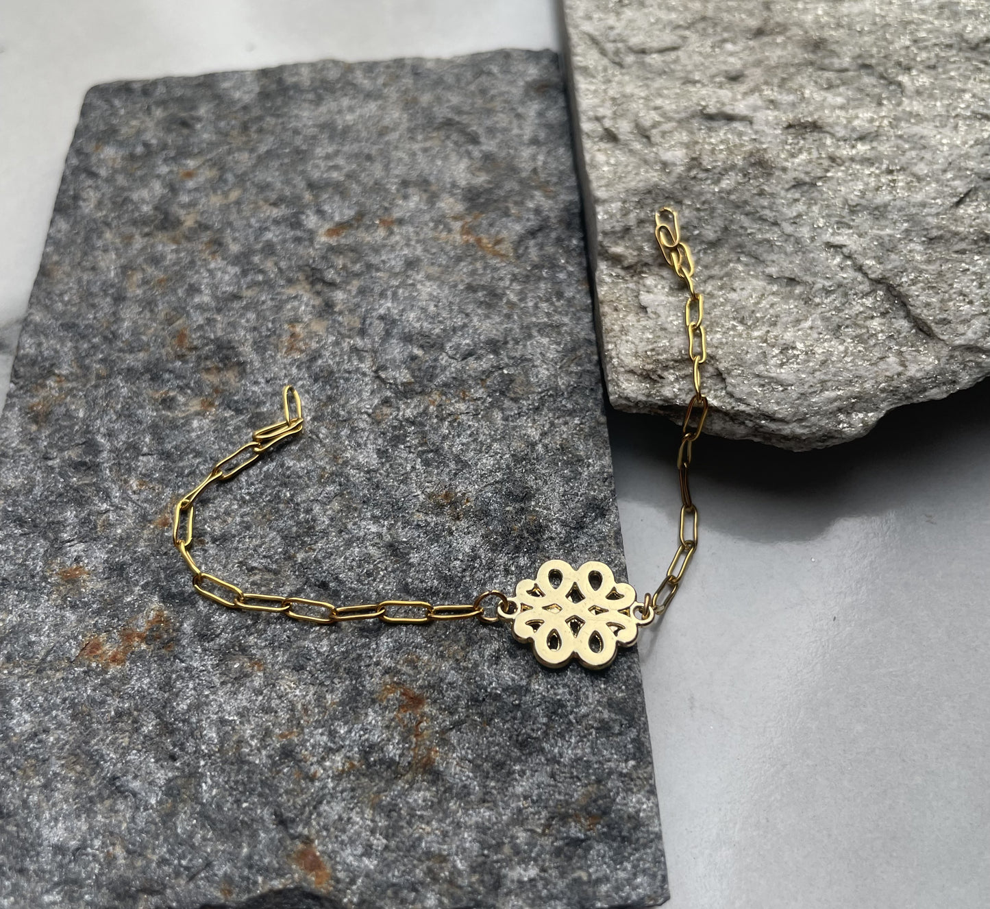 Flower charmed bracelet