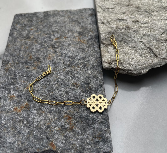 Flower charmed bracelet