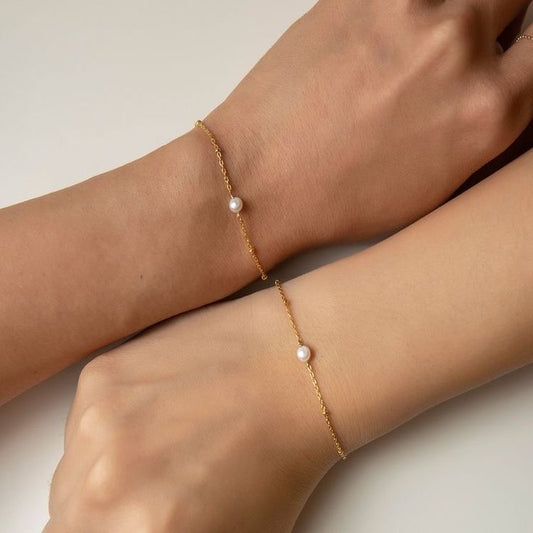 one pearl bracelet
